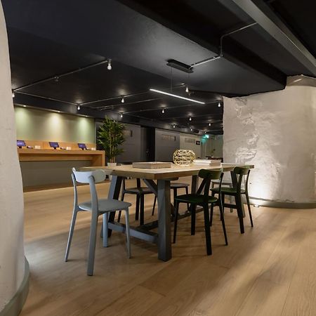 Zedwell Underground Hotel Tottenham Court Rd London Exterior photo