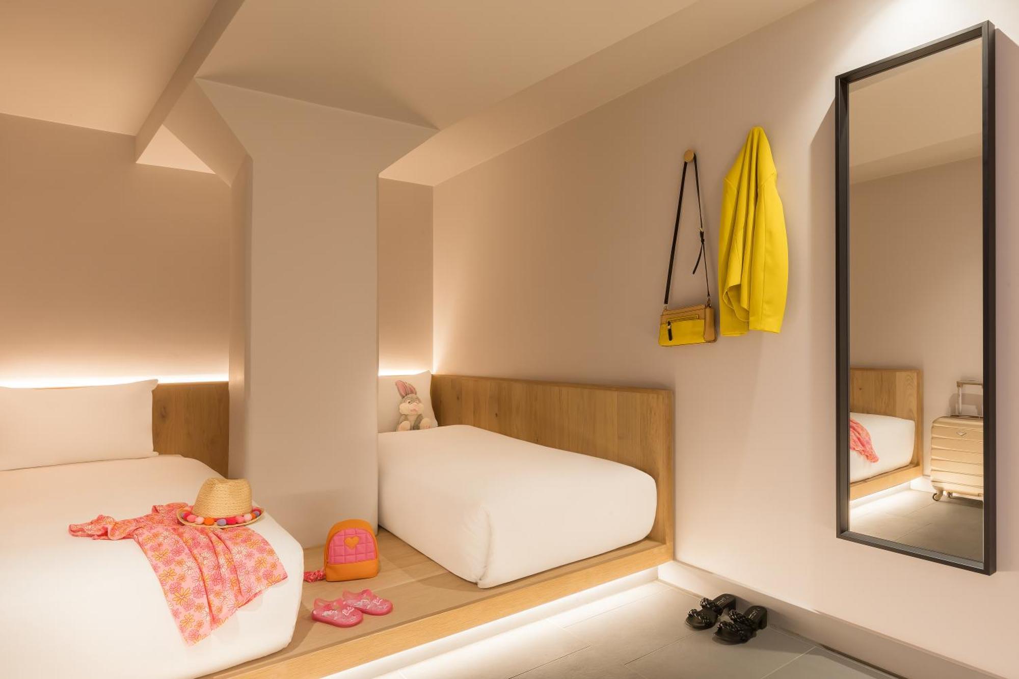 Zedwell Underground Hotel Tottenham Court Rd London Room photo
