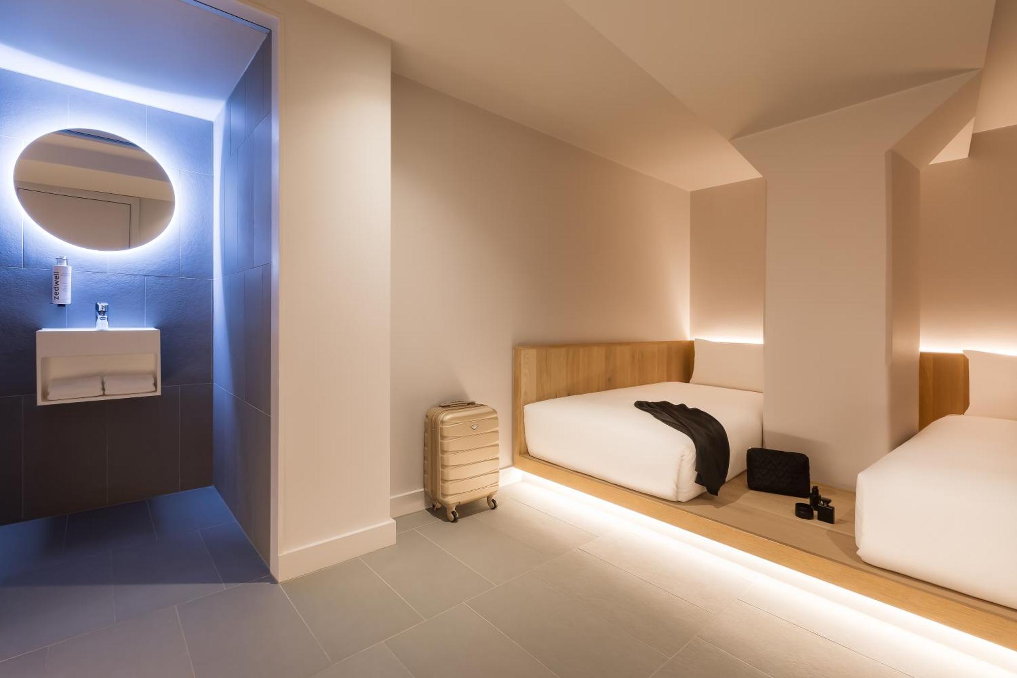 Zedwell Underground Hotel Tottenham Court Rd London Room photo