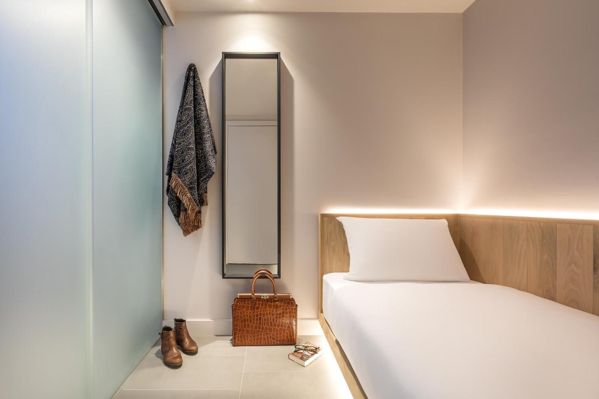 Zedwell Underground Hotel Tottenham Court Rd London Room photo