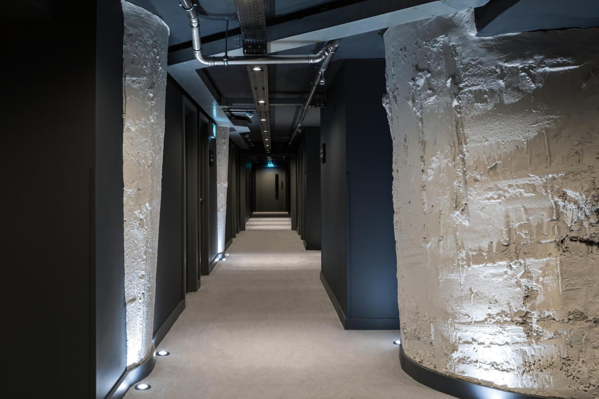 Zedwell Underground Hotel Tottenham Court Rd London Exterior photo